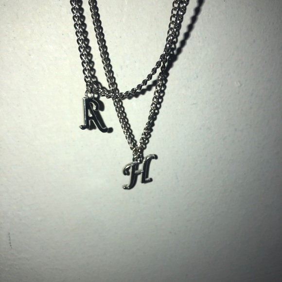 Custom initial necklaces - Picture 3 of 3